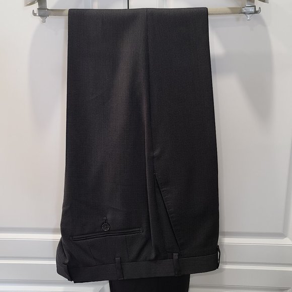 ARMANI COLLEZIONI Wool Single-Breasted Suit - Picture 8 of 16